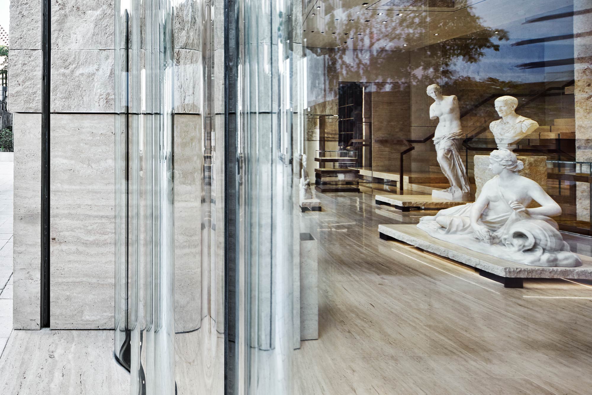 DOLCE & GABBANA MIAMI FACADE CURIOSITY